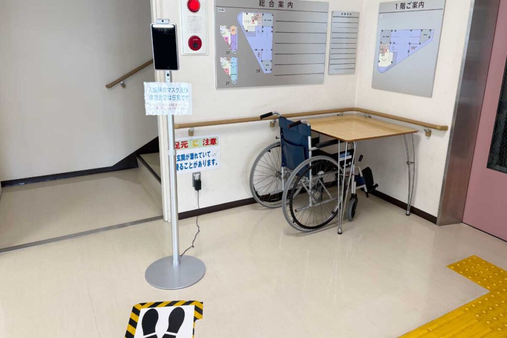 体温検知カメラ・車いす（伊利原）